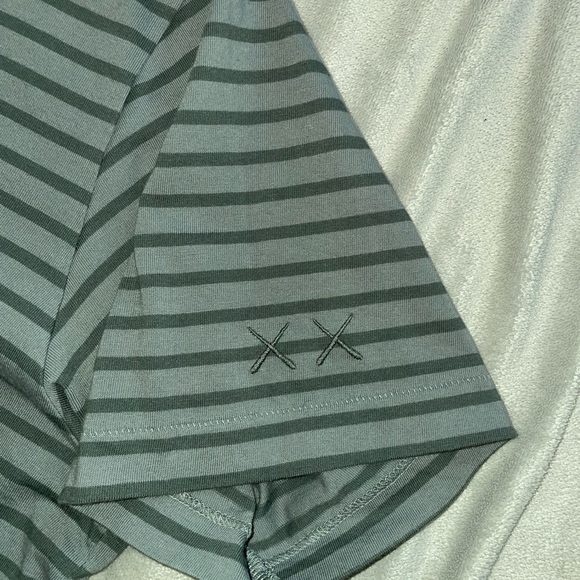 Kaws Uniqlo Tee - Picture 3 of 4